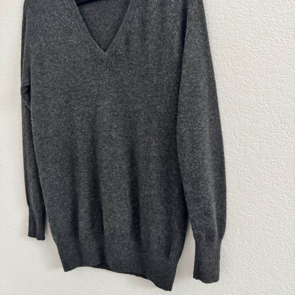 Equipment 100% Cashmere Gray Deep Crew Neck Sweater Relaxed Fit. Size S - Picture 6 of 16
